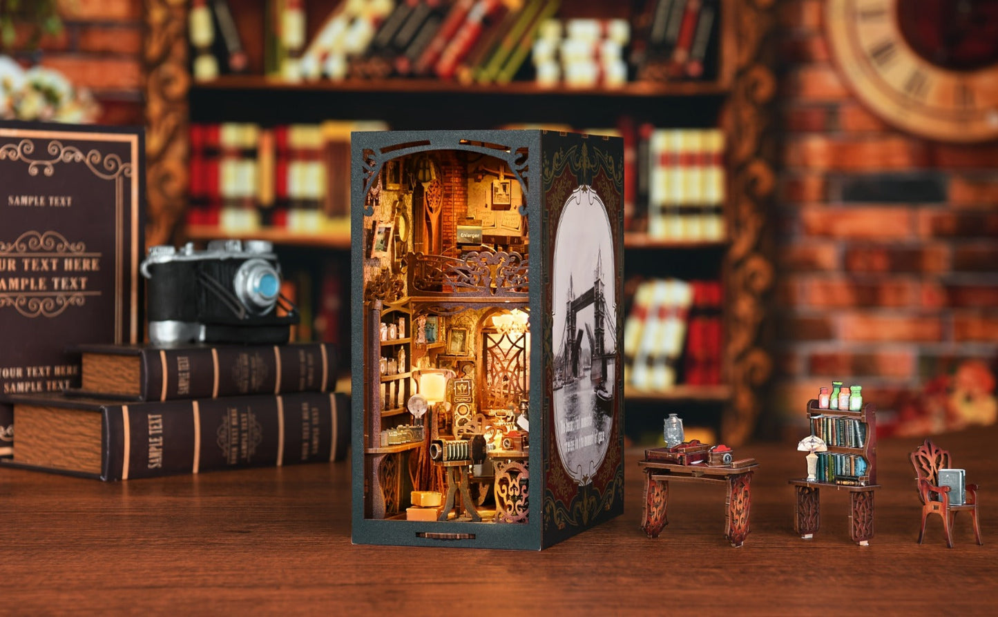 Film Darkroom Book Nook Kit with 405-Piece Vintage Photography Scene and Multiple Warm Lighting Points