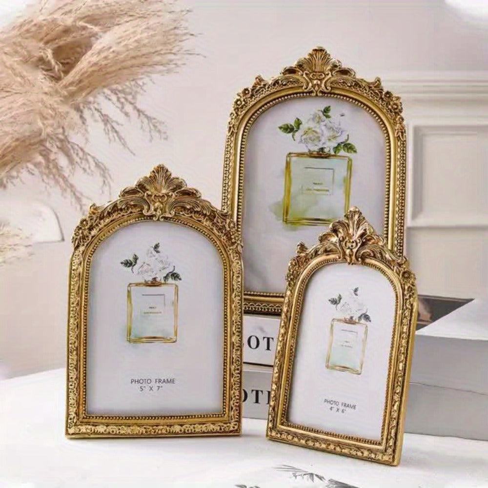 Ornate Gold Picture Frame with Baroque Scrollwork, 19 x 12.3cm Outer Size and Tabletop Stand