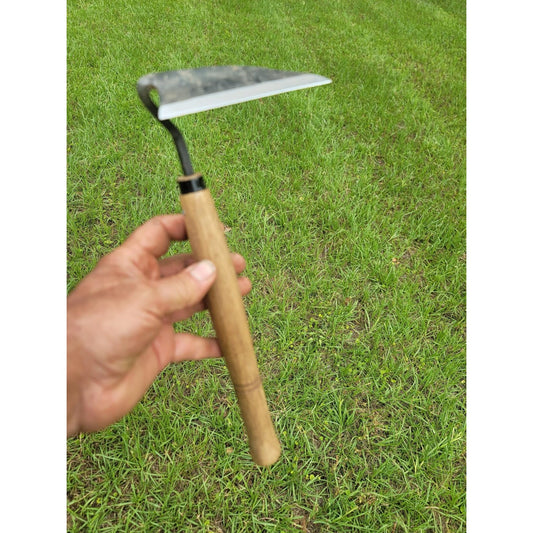 Japanese Weeding Sickle Full Size Sharp Carbon Steel Blade with Ergonomic Handle, Traditional Hand Hoe for Fast Garden Weeding, Soil Cultivation and Vegetable Bed Maintenance