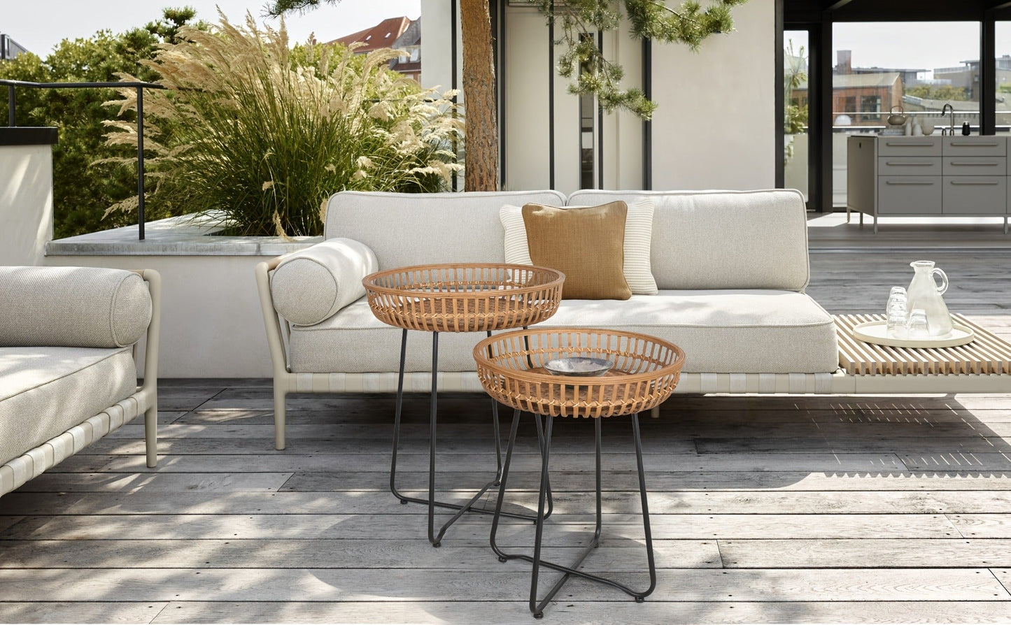 Rattan Side Table Nesting Tables Set of 2 Round Boho End Table Natural Bamboo Woven Coffee Table Metal Base for Living Room Bedroom Sofa Terrace