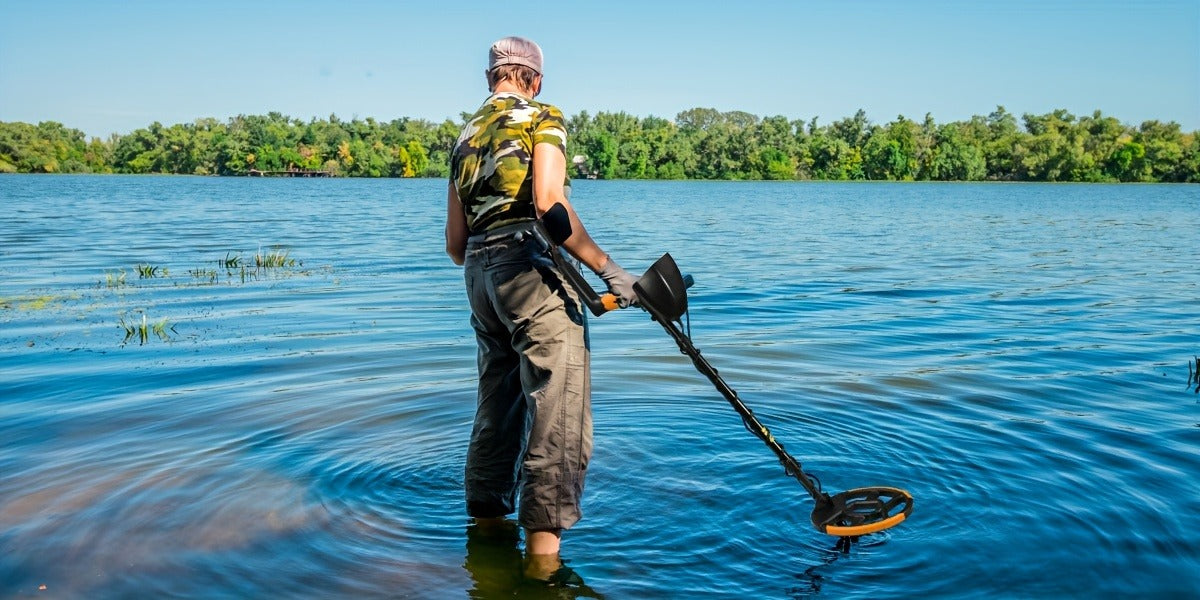 LCD Metal Detector with 8-Inch Search Coil, Adjustable Shaft and Green, Yellow or Basic-Version Options