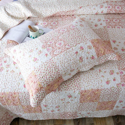 Lightweight Floral Quilt Set in Twin, Queen or King Sizes with 17 Paisley and Patchwork Color Options