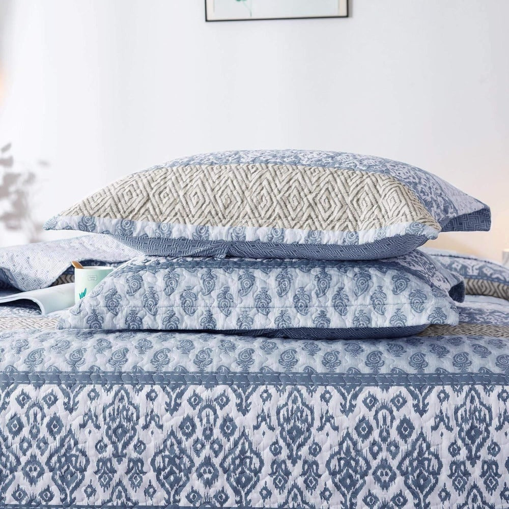 Lightweight Floral Quilt Set in Twin, Queen or King Sizes with 17 Paisley and Patchwork Color Options