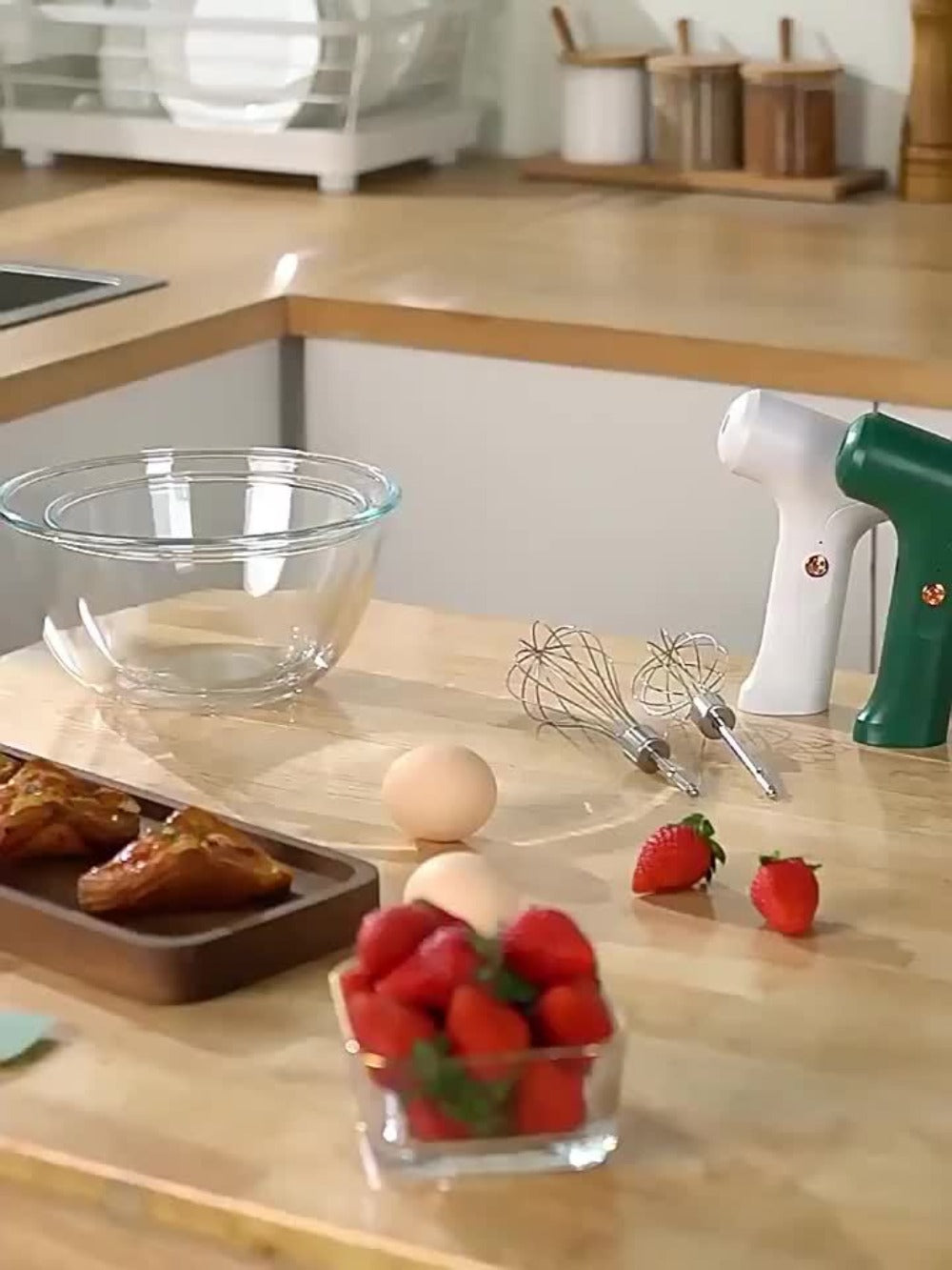 Electric Hand Mixer Cordless USB Rechargeable, 304 Stainless Steel Whisk 3-Speed Settings for Home Cooking, Dining and Outdoor Meals
