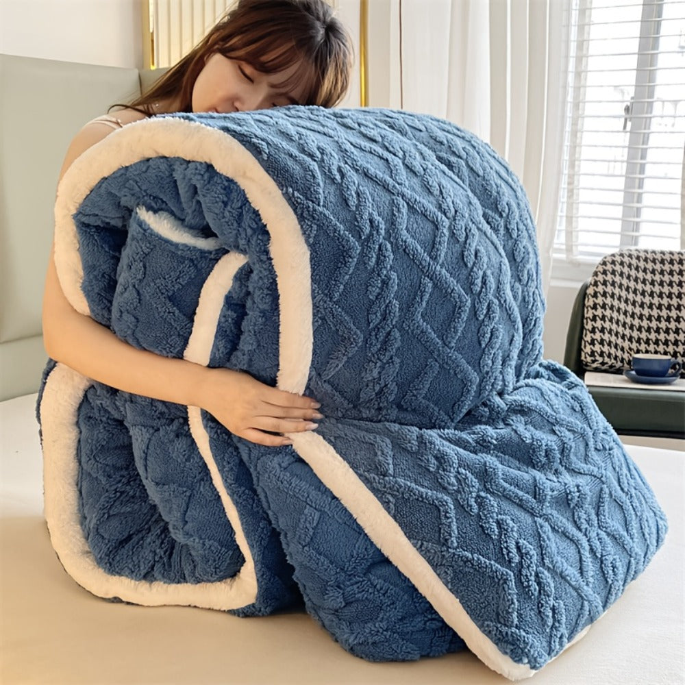 Plush Thick Comforter Blanket – Premium Warm Winter Duvet with 100% Microfiber Fill, Soft Fluffy Bedding for Bedroom & Hotel, Machine Washable (Twin, Full, Queen – Grey & Blue, Excludes Pillowcase)