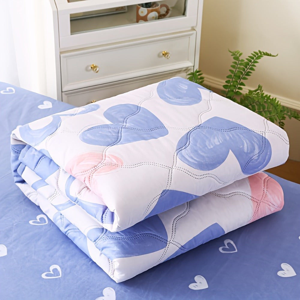 Three-Piece Heart-Print Quilt Set with One Quilt and Two Pillowcases in Two Love Set Checkout Sizes