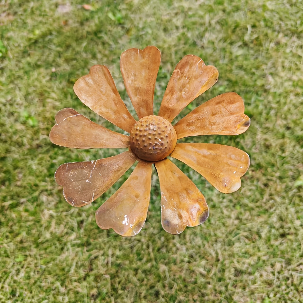 Rustic Metal Daisy Garden Stake with Chamomile or Daisy Flower Style for Pots, Beds and Yard Displays