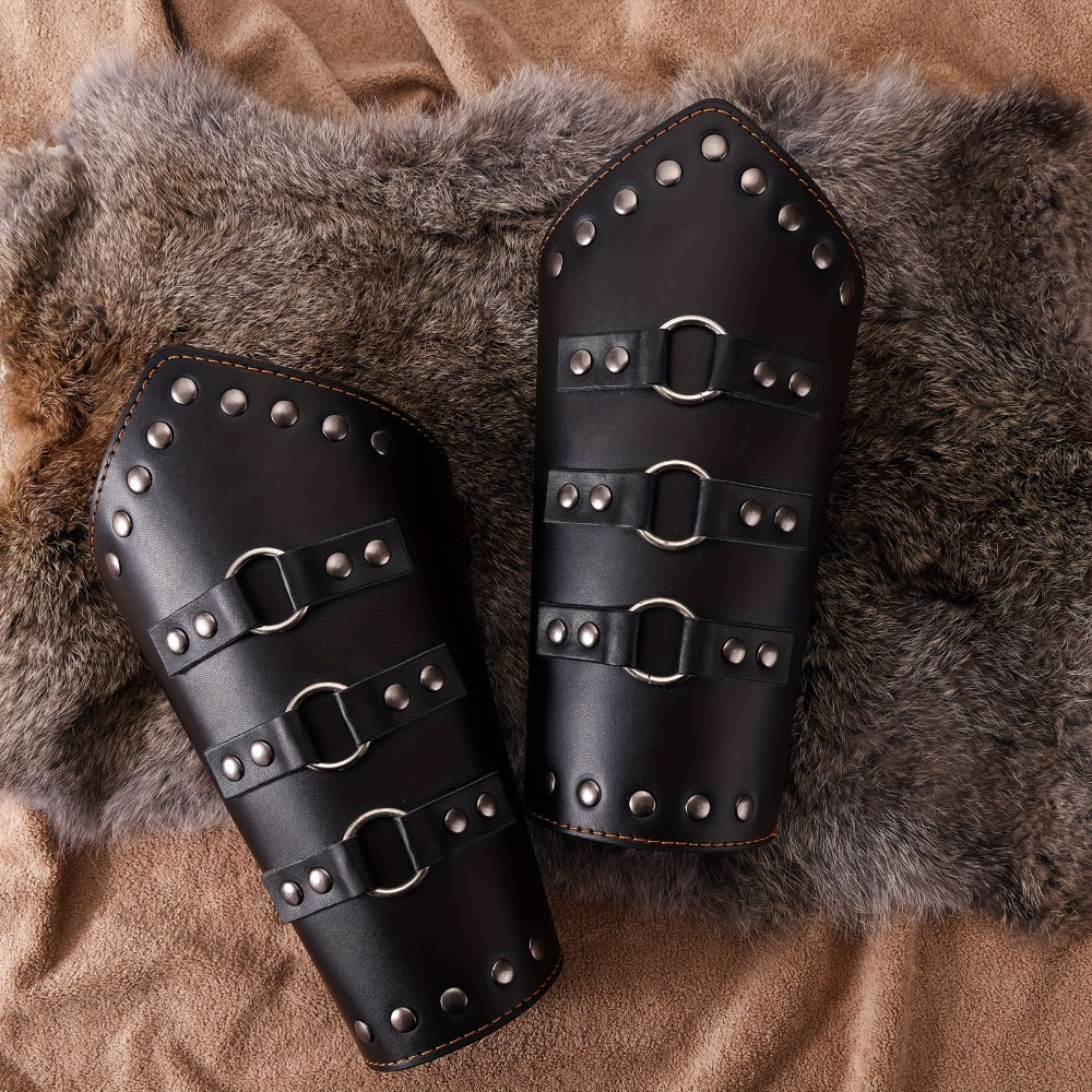 Medieval Arm Bracers 2pcs PU Leather Gauntlet Wristbands for Men, Renaissance Knight Warrior Viking Cosplay Costume Prop for Halloween LARP Stage Performance Photo Shoot, Black & Brown