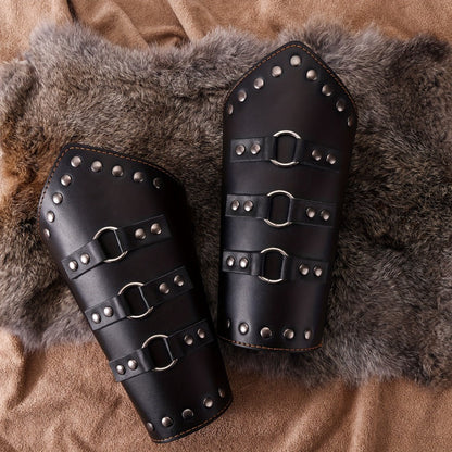 Medieval Arm Bracers 2pcs PU Leather Gauntlet Wristbands for Men, Renaissance Knight Warrior Viking Cosplay Costume Prop for Halloween LARP Stage Performance Photo Shoot, Black & Brown
