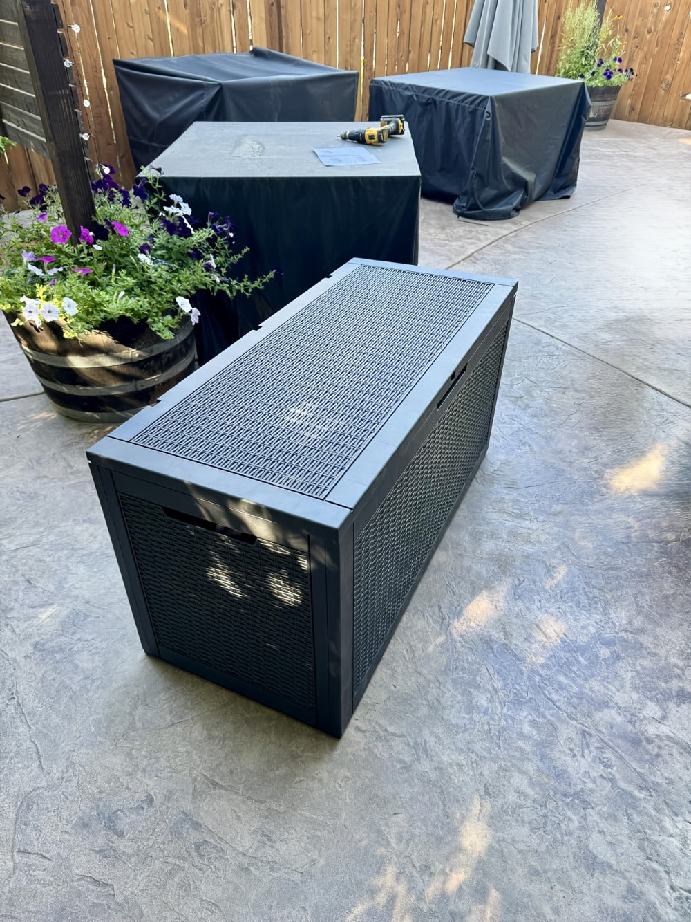 Large Resin Deck Box Lockable Outdoor Storage 80/100 Gallon – 345L UV Protected Weatherproof Patio Storage Box | Sit-On Lid Deck Storage Chest for Pool Accessories, Garden Tools & Outdoor Gear