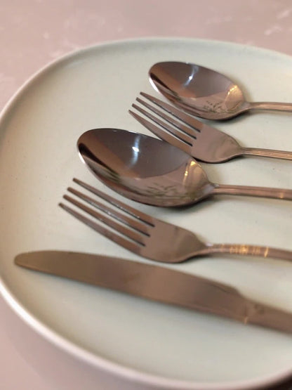 Stainless Steel Flatware Cutlery Set – Mirror Polished, Dishwasher Safe, Silver & Black Options, Service for 4 / 8 / 12 – Kitchen Utensil Set for Home, Restaurant & Wedding Gift