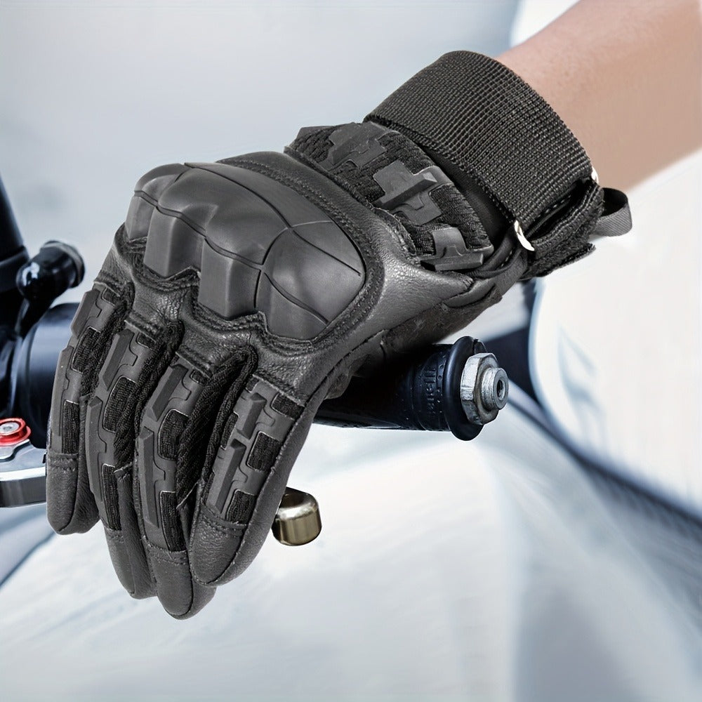 Full-Finger Tactical Gloves with Touchscreen Panels, Camouflage Finish and Anti-Slip Palm Design