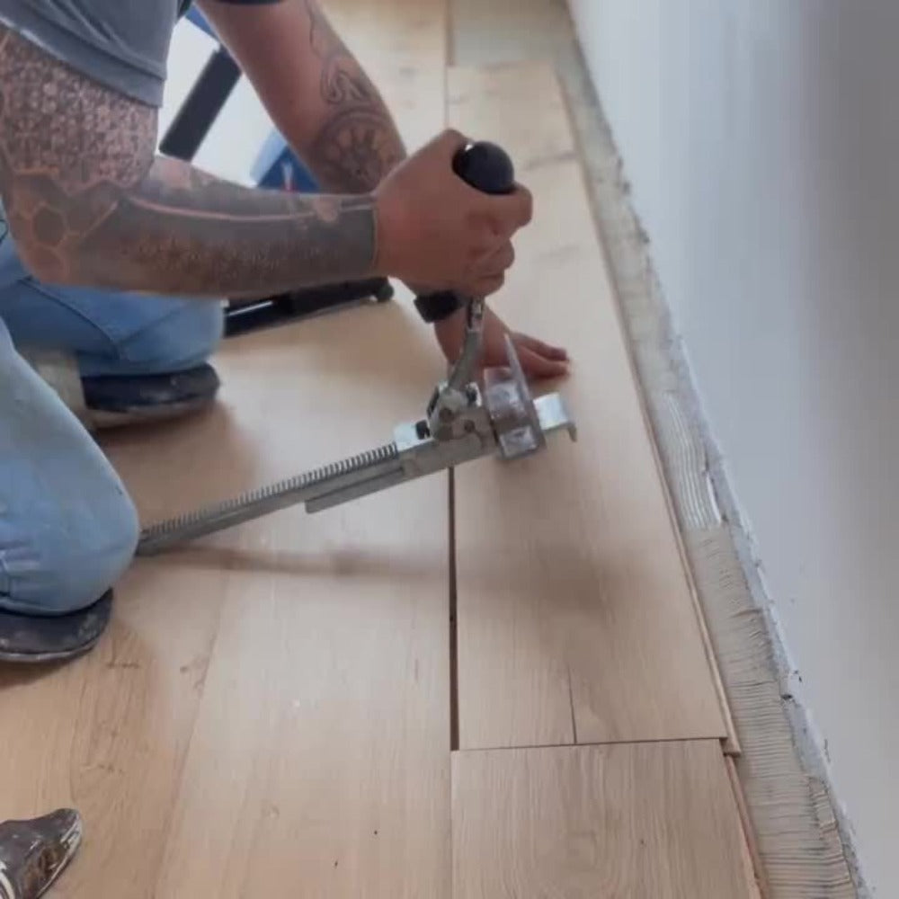 Hardwood Flooring Jack and Positioning Tool for Tongue-and-Groove, Laminate and Engineered Wood Installation