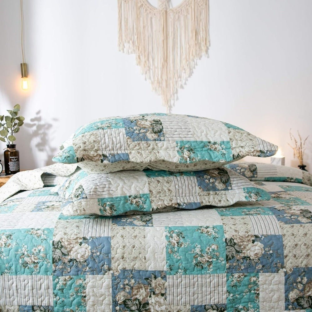Lightweight Floral Quilt Set in Twin, Queen or King Sizes with 17 Paisley and Patchwork Color Options