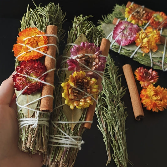 Rosemary Cinnamon Dried Flower Bundles 5pcs – Handmade Aromatic Home Decor Sticks with Bay Leaves & Daisies, Festival Gift