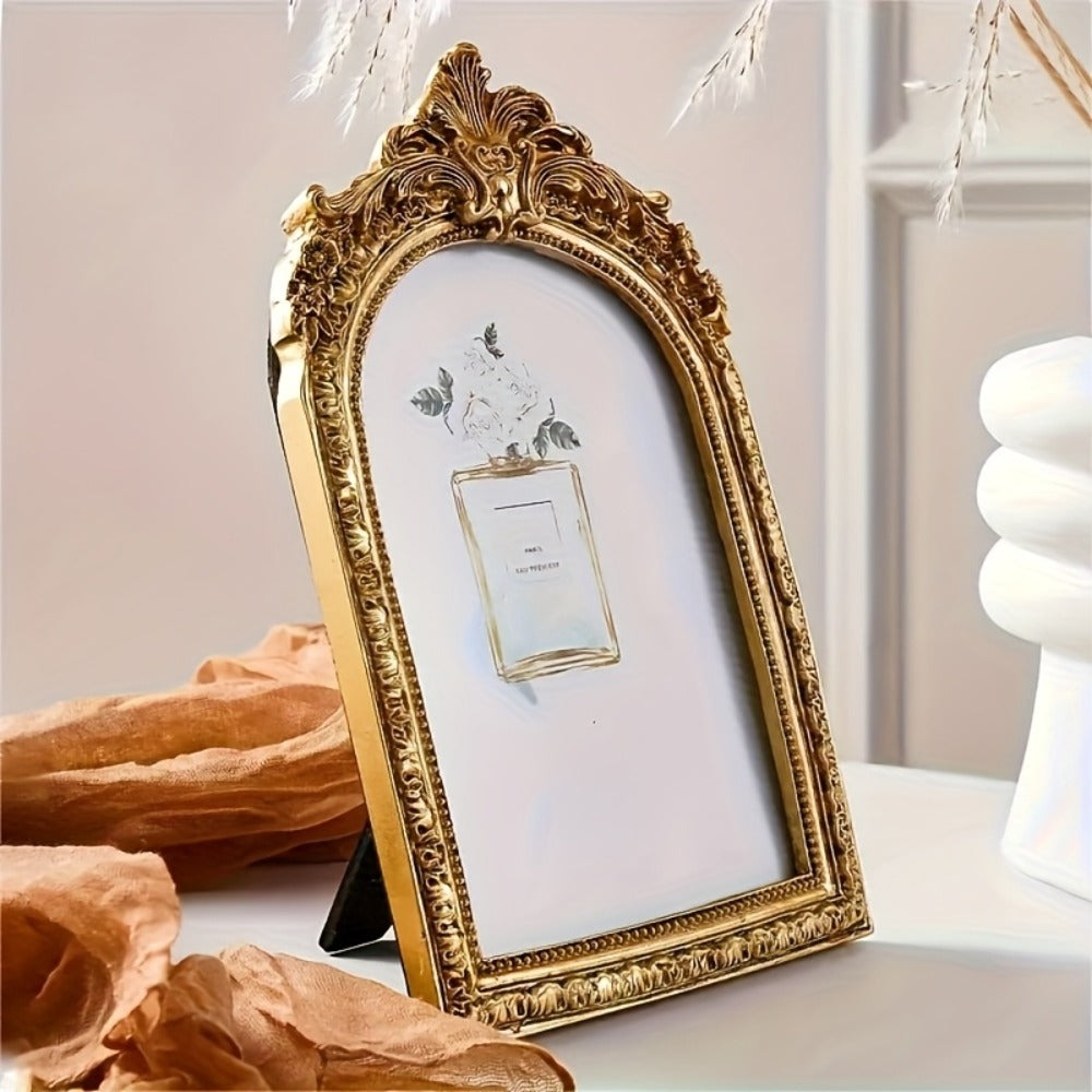 Ornate Gold Picture Frame with Baroque Scrollwork, 19 x 12.3cm Outer Size and Tabletop Stand