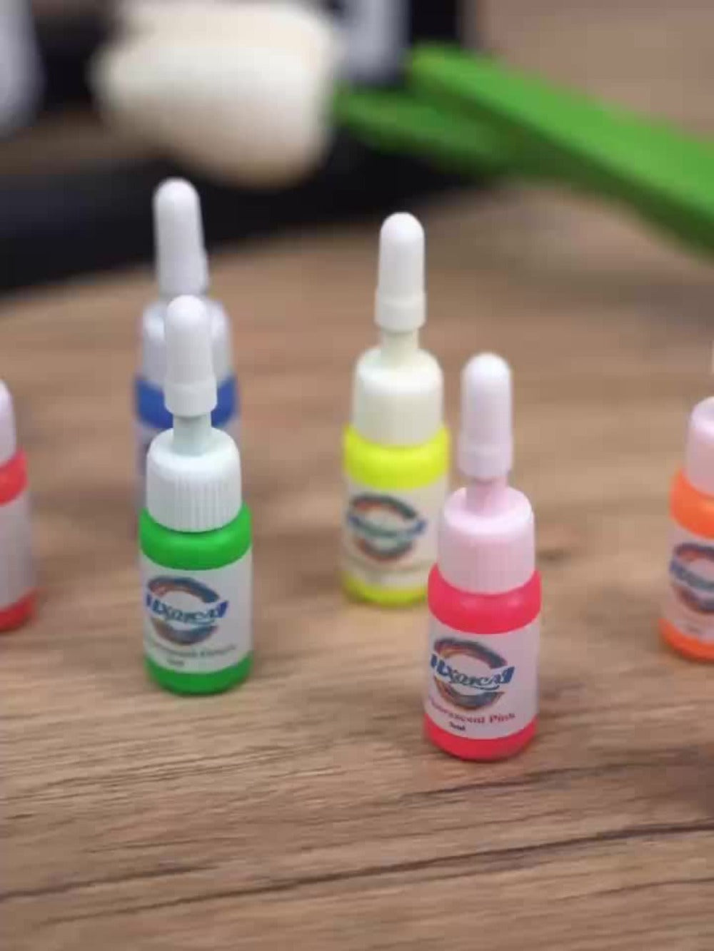 Tattoo Ink 8-Color UV Fluorescent Set with 5ml Bottles and Gallery-Shown Full Neon Color Range