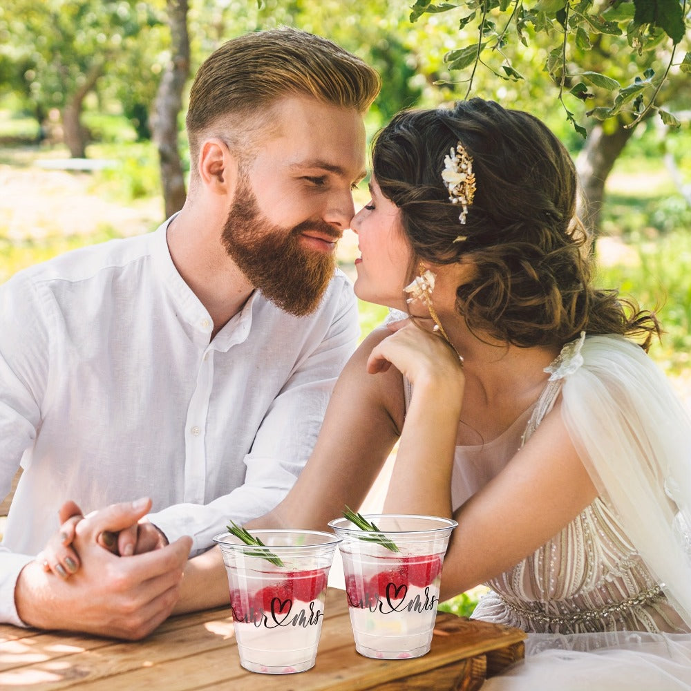 Clear Wedding Cup Party Supplies Pack with 200 10-Ounce Plastic Cups and Mr and Mrs Script