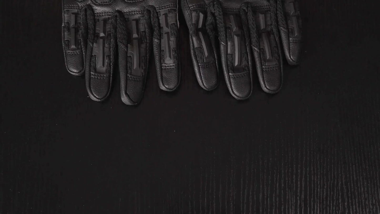 Full-Finger Tactical Gloves with Touchscreen Panels, Camouflage Finish and Anti-Slip Palm Design