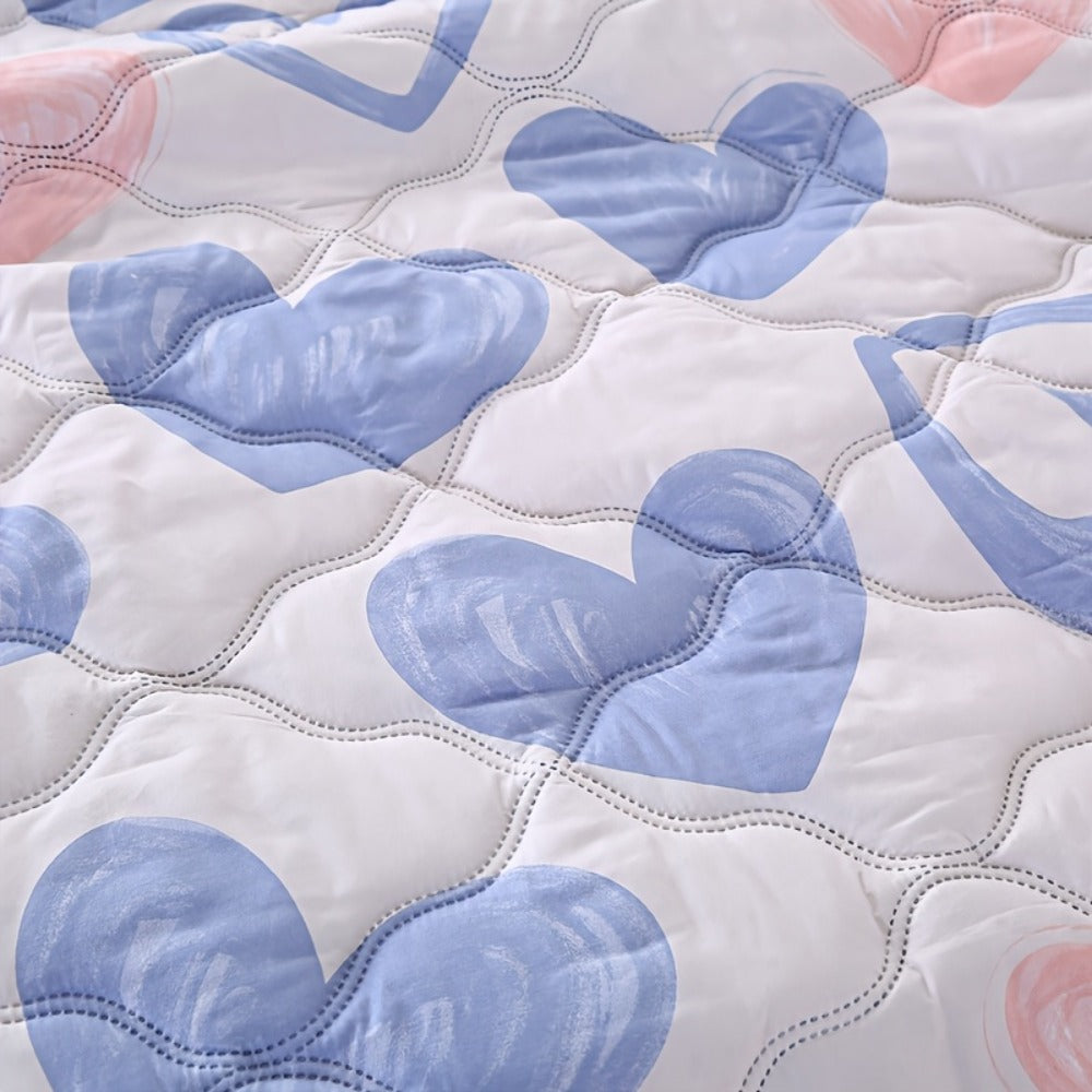 Three-Piece Heart-Print Quilt Set with One Quilt and Two Pillowcases in Two Love Set Checkout Sizes