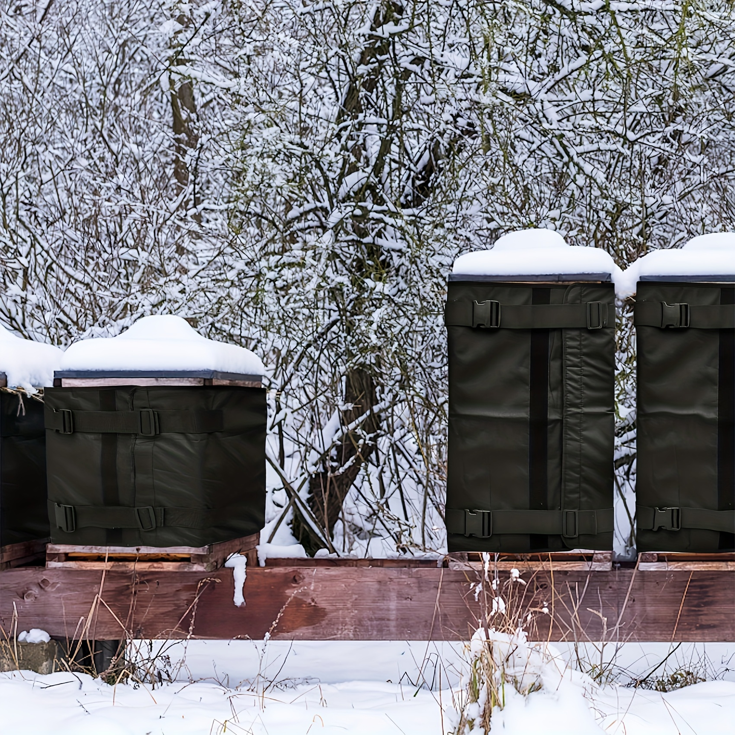 Black Beehive Winter Insulation Wrap with Adjustable Buckle Straps in 192 x 40 or 60 cm Sizes