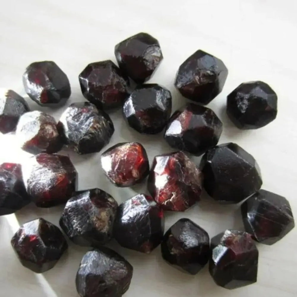 Natural Red Garnet Crystal Rough Stone, Raw Unpolished Mineral Specimen for Home Decor, Crystal Healing