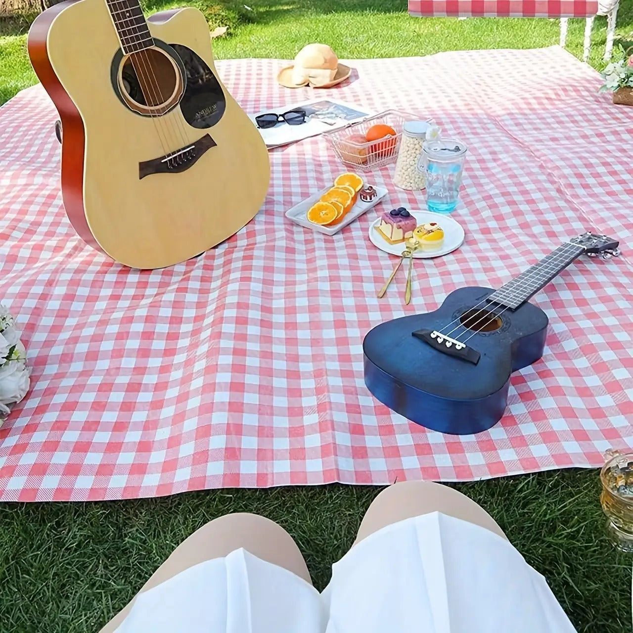 Picnic Blanket Large Outdoor Beach Blanket Waterproof Portable Camping Travel Mat for Family Park Lawn Barbecue Indoor Outdoor Use