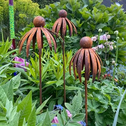 Rustic Iron Coneflower Garden Stake with 78 cm Stem, 13 cm Bloom and Ground Insert for Pots and Borders