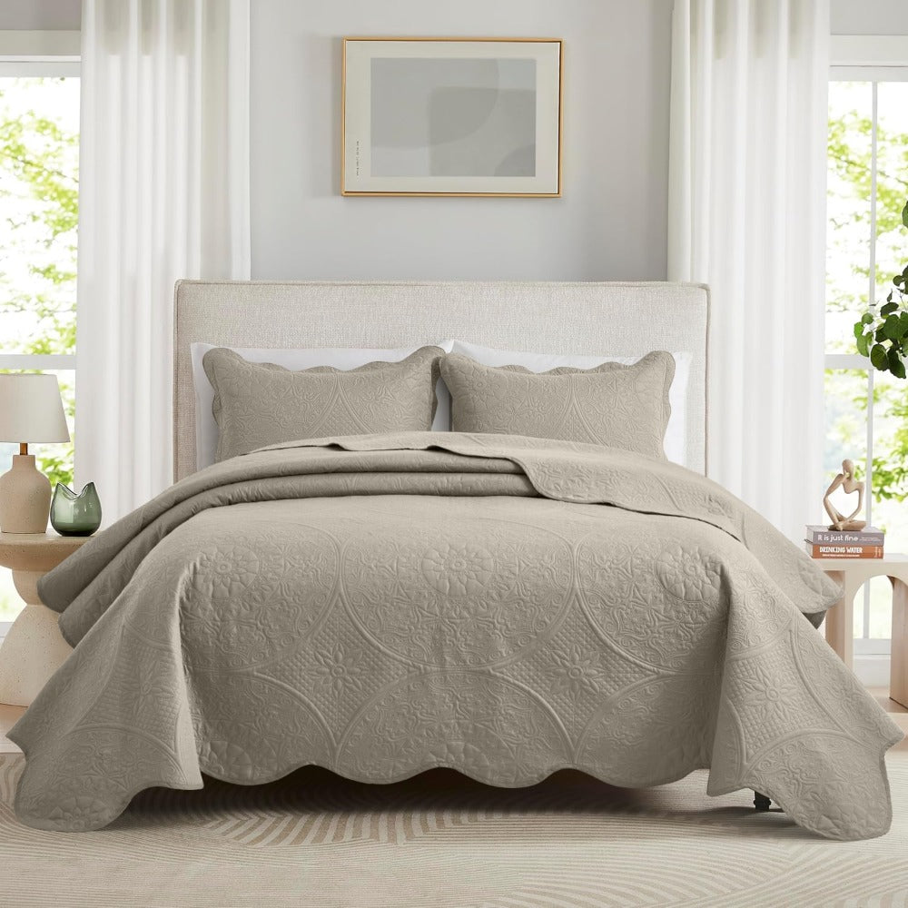 Quilted Bedspread Set 3 Piece – Soft Floral Coverlet with Pillow Shams, Lightweight Breathable Quilt for Bedroom & Guest Room, All Season Bed Cover