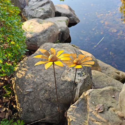 Rustic Metal Daisy Garden Stake with Chamomile or Daisy Flower Style for Pots, Beds and Yard Displays