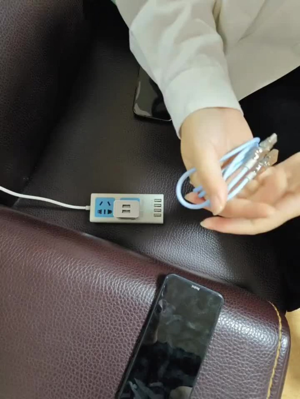 Double-Elbow USB-C to USB-C Cable with Rotating Right-Angle Connectors, Blue LED Accents and 2 m Length