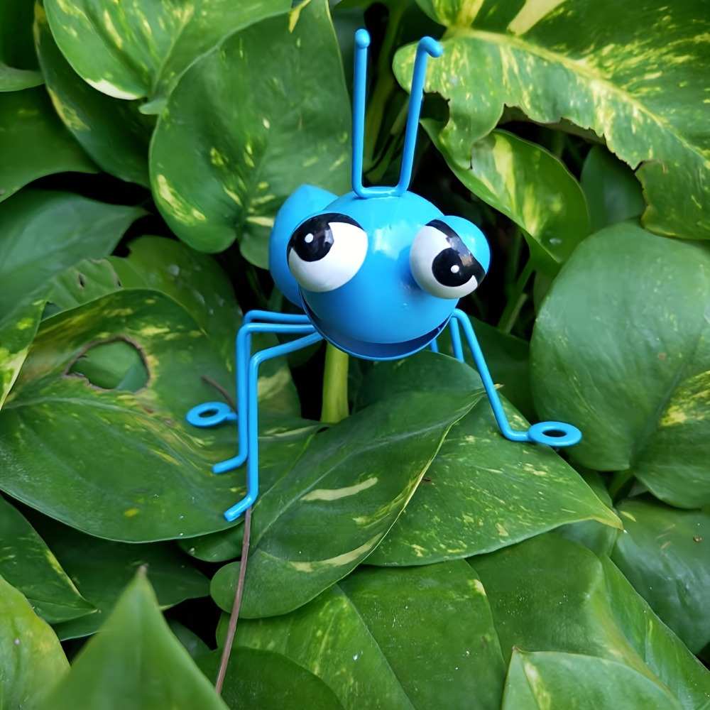 Garden Ant Sculptures 4-Pack — Rustic Iron Metal Yard Decor Figurines with Big Eyes, Halloween & Outdoor Patio Decoration, No Battery Needed