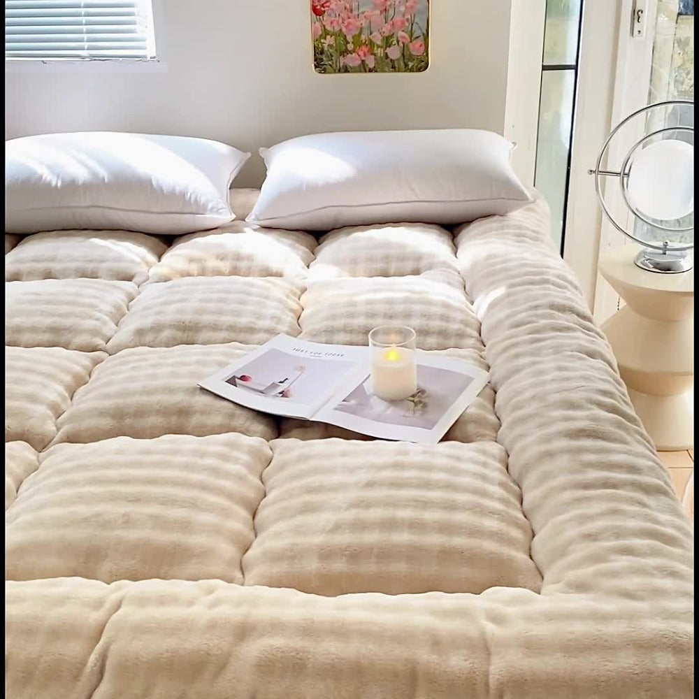 Mattress Topper Flannel Bubble Quilt with Fiber Fill, Foldable Format and Five Color Options