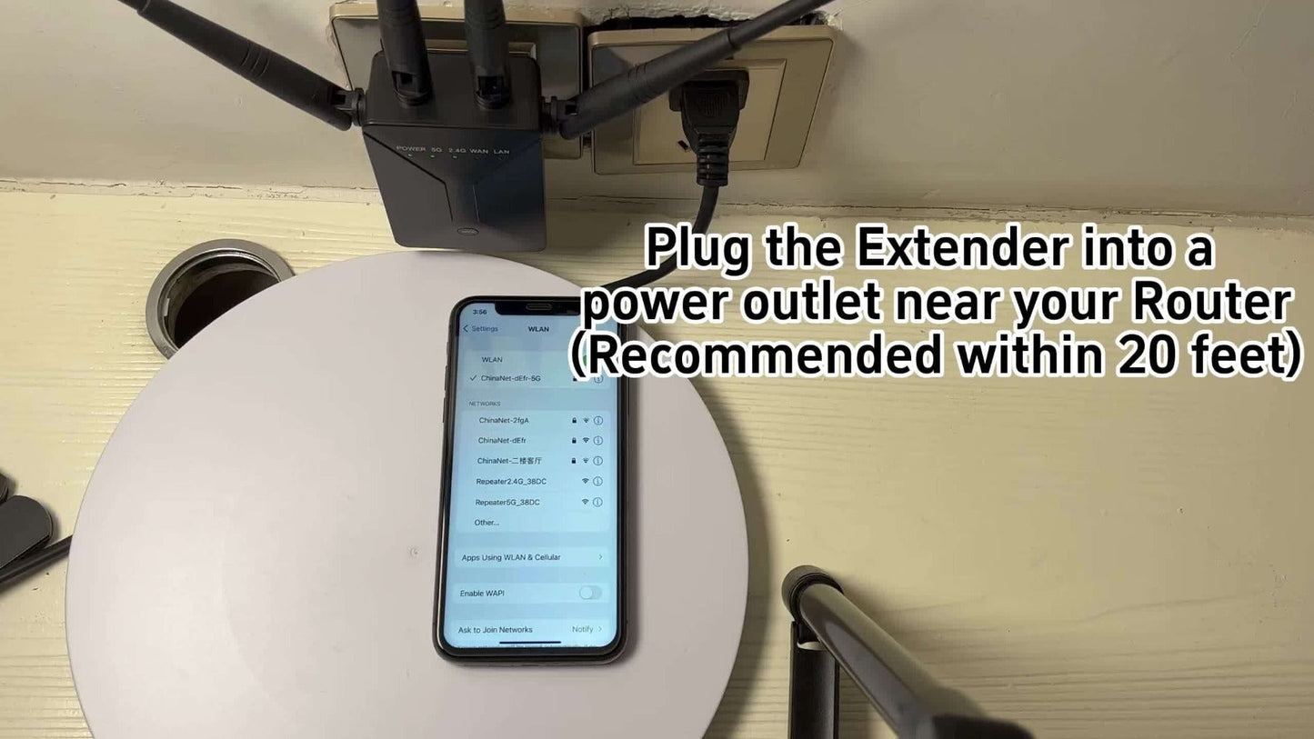 WiFi Range Extender 1200Mbps Dual-Band 2.4/5.8GHz with Four Antennas and Ethernet Port in Black