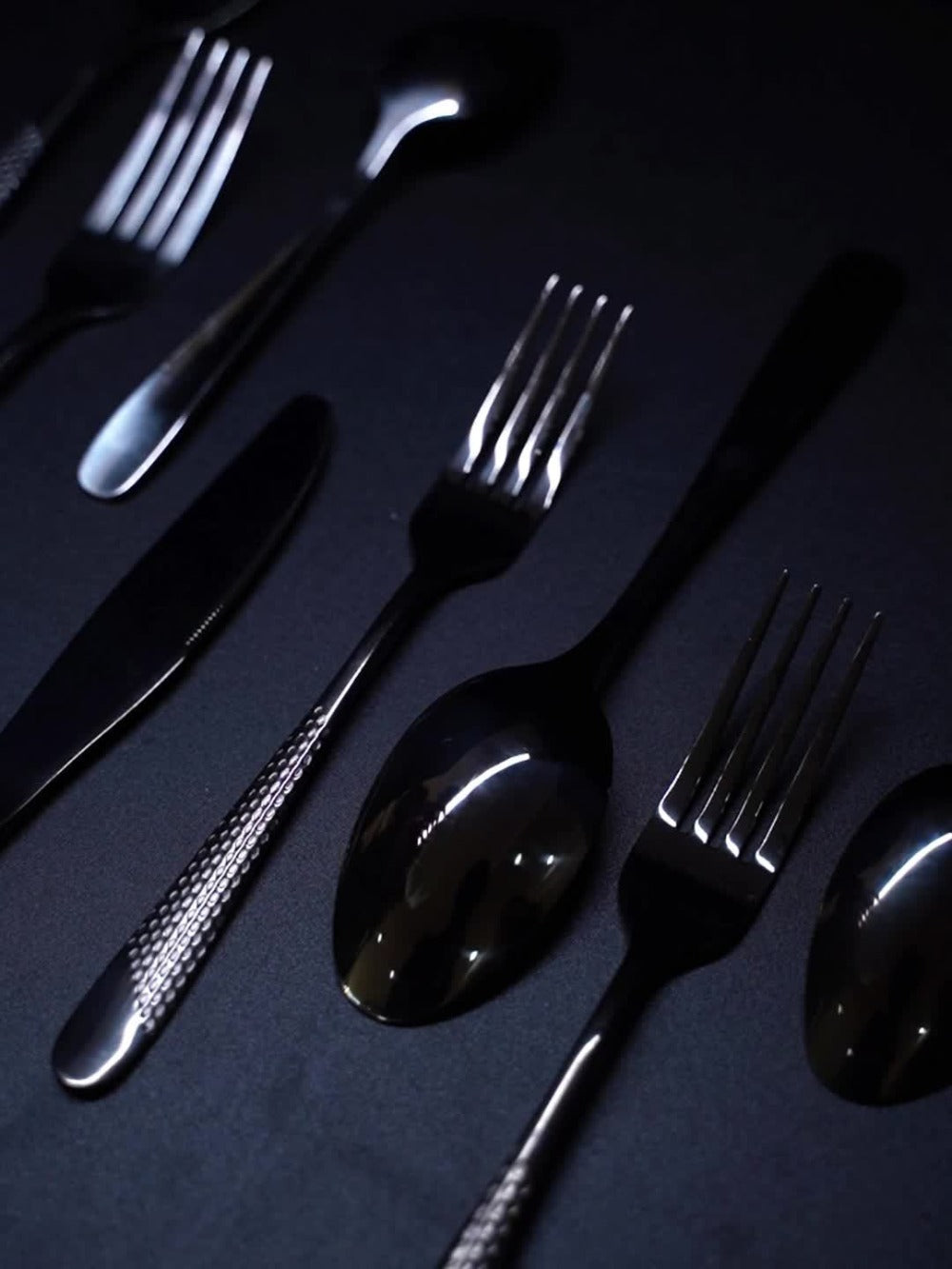 Stainless Steel Flatware Set 40/48 Piece – 304 Silverware Set for 8 Hammered Mirror Polished Rose Gold Cutlery with 2-in-1 Serrated Knife Dishwasher Safe Modern Utensils for Home Restaurant Wedding