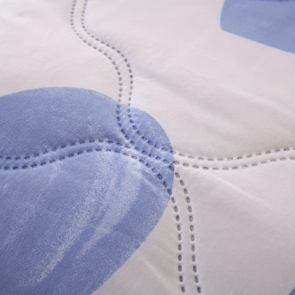 Three-Piece Heart-Print Quilt Set with One Quilt and Two Pillowcases in Two Love Set Checkout Sizes