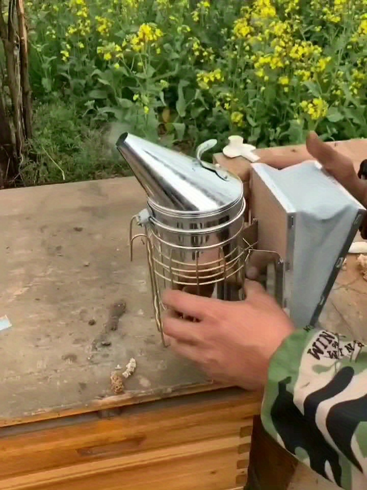Beekeeping Tool Kit 15PCS - Smoker, Brush, Hive Scraper, Queen Catcher & More