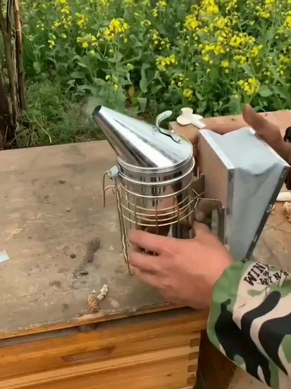 Beekeeping Tool Kit 15PCS - Smoker, Brush, Hive Scraper, Queen Catcher & More