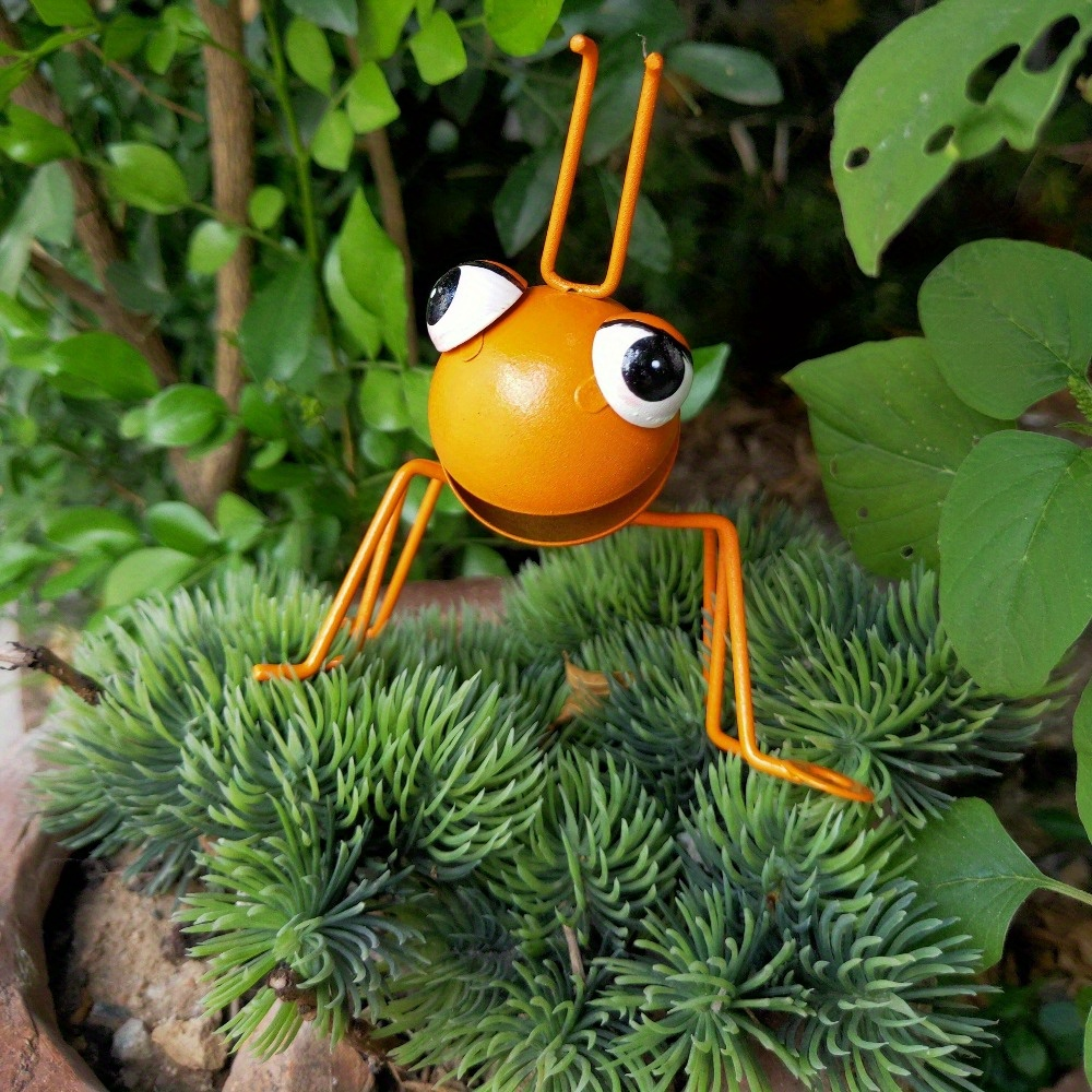 Garden Ant Sculptures 4-Pack — Rustic Iron Metal Yard Decor Figurines with Big Eyes, Halloween & Outdoor Patio Decoration, No Battery Needed