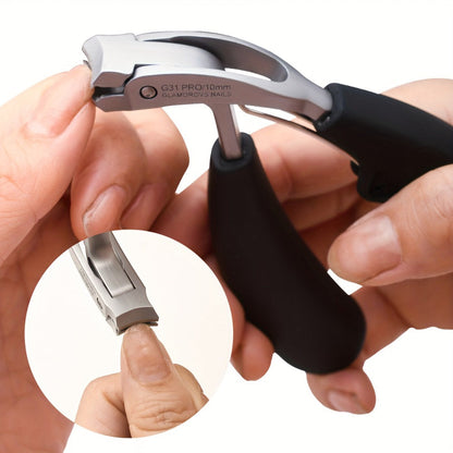 Two-Piece Nail Tool Set with Black-Handle Clipper and Slim Angled Detail Tool in Fitted Shapes