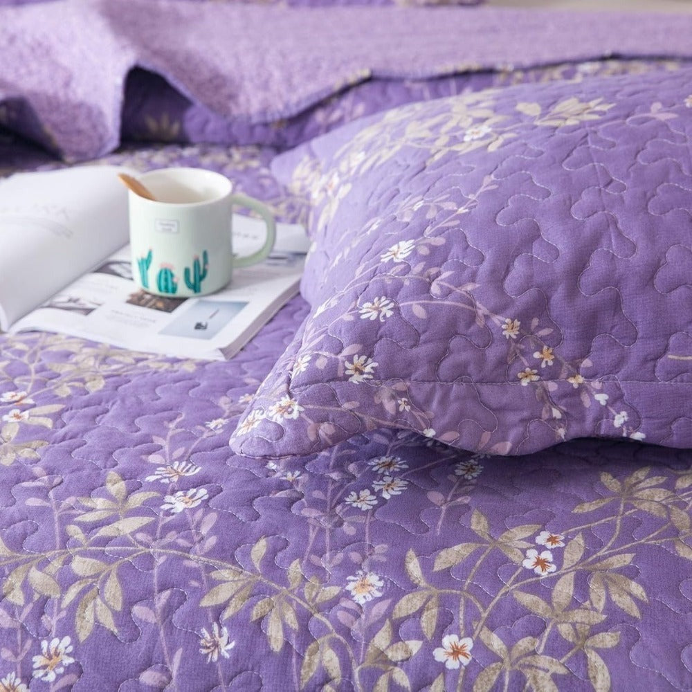 Lightweight Floral Quilt Set in Twin, Queen or King Sizes with 17 Paisley and Patchwork Color Options