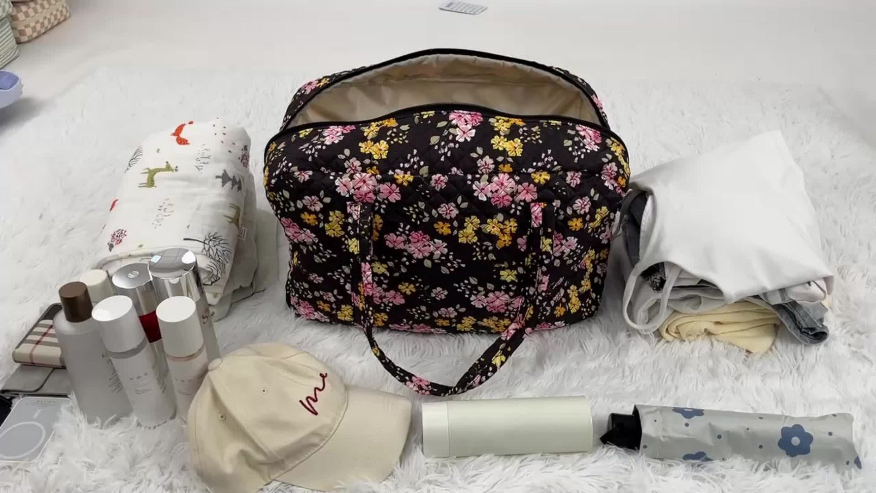 Travel Makeup Bag – Quilted, Trolley Sleeve, for Travel – detail view 19