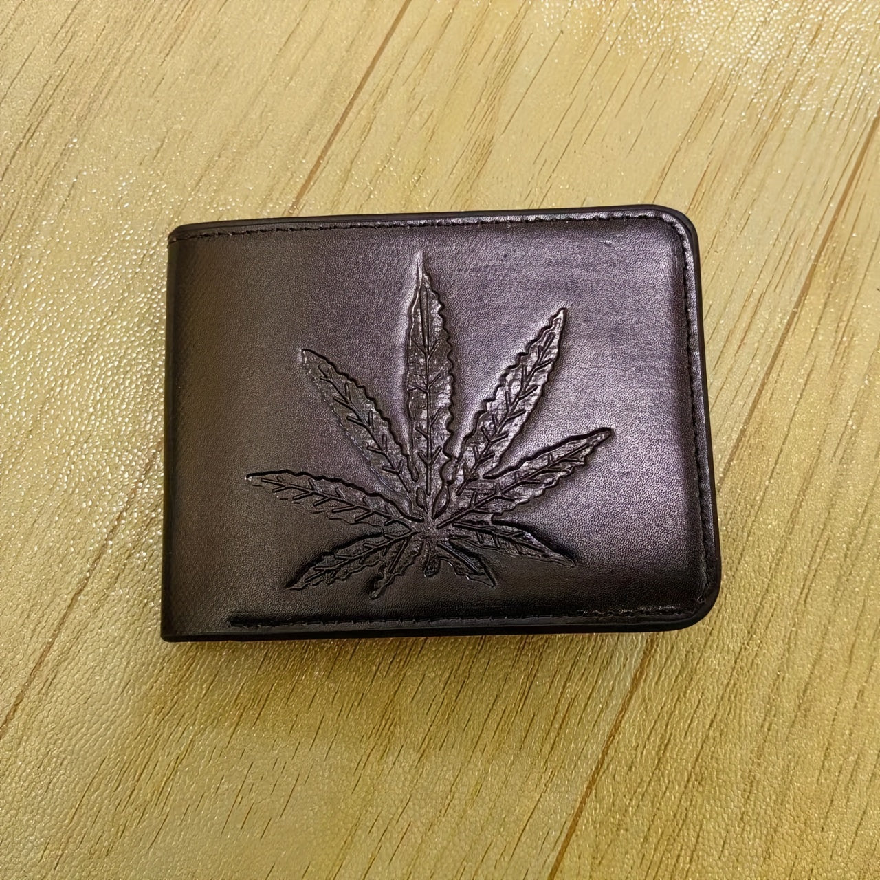 Men's Wallet – for Everyday Use, Leaf Design Bifold Faux Leather – front view - product view 10