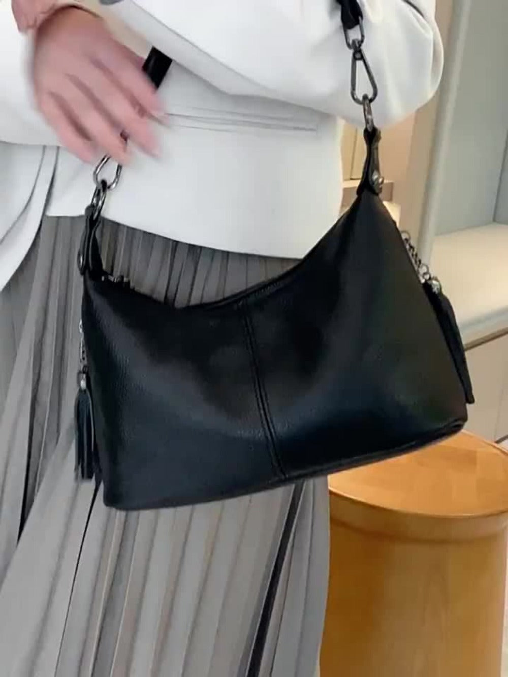Crossbody Bag for Women – Adjustable Strap, for Travel & Work – detail view 14