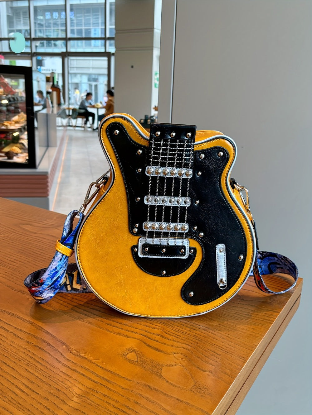Crossbody Bag – Guitar Shaped Y2k Chain Rivet – detail view 17