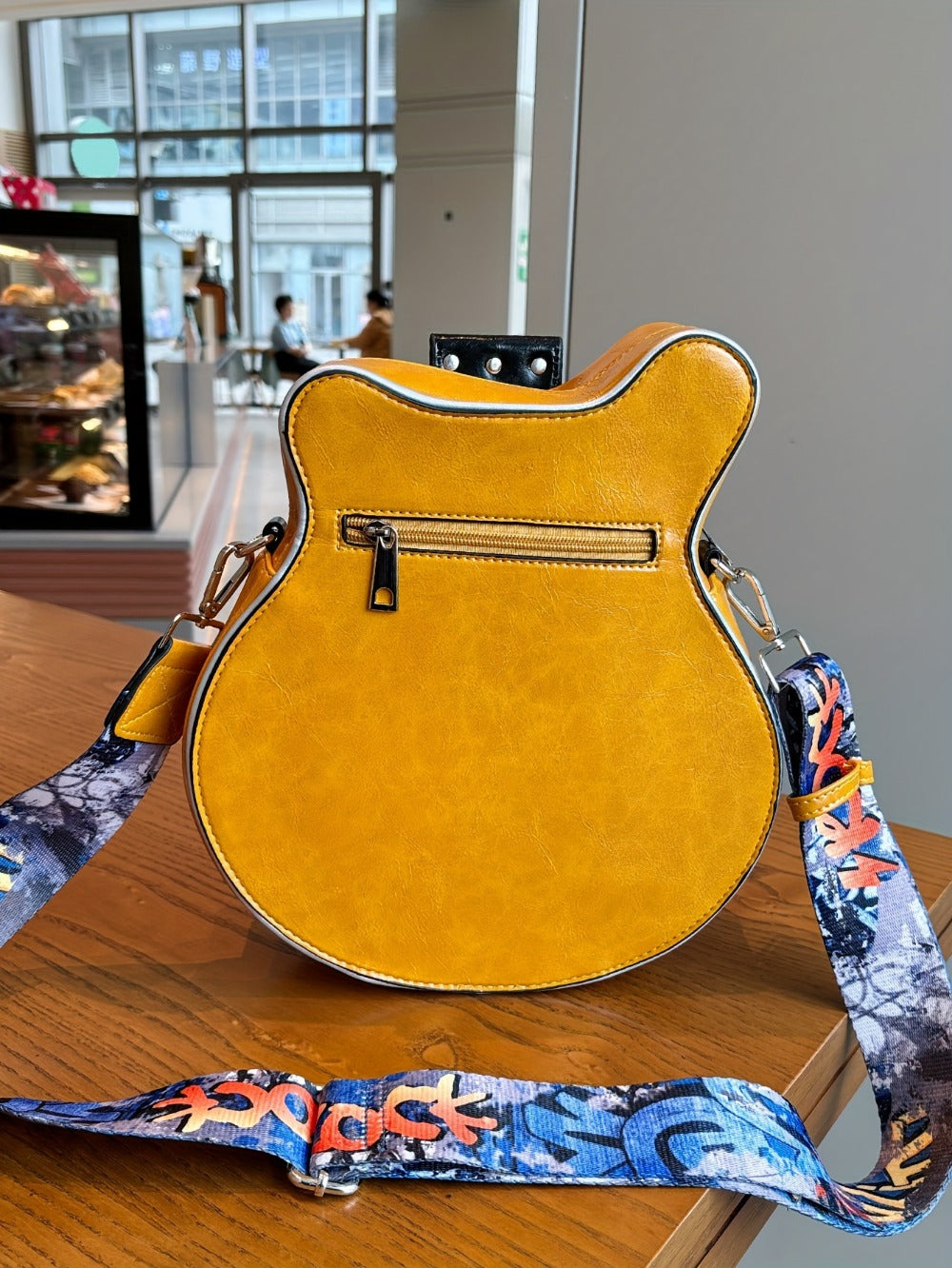 Crossbody Bag – Guitar Shaped Y2k Chain Rivet – detail view 19