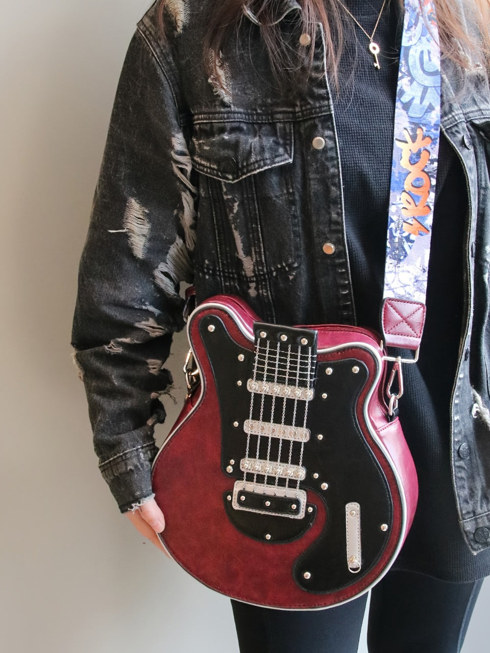Crossbody Bag – Guitar Shaped Y2k Chain Rivet – detail view 21