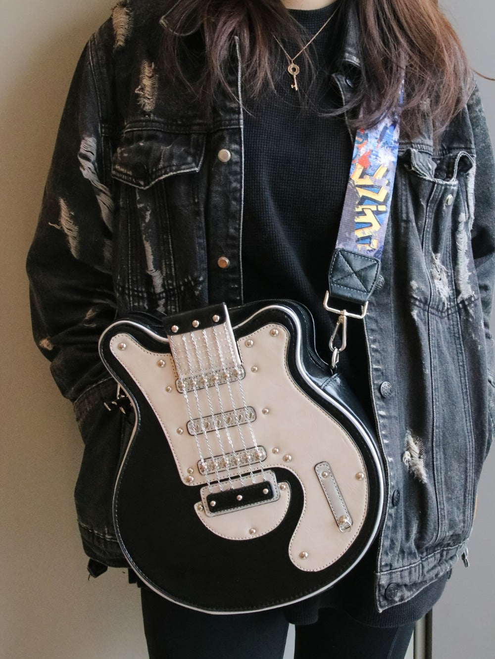 Crossbody Bag – Guitar Shaped Y2k Chain Rivet – detail view 28