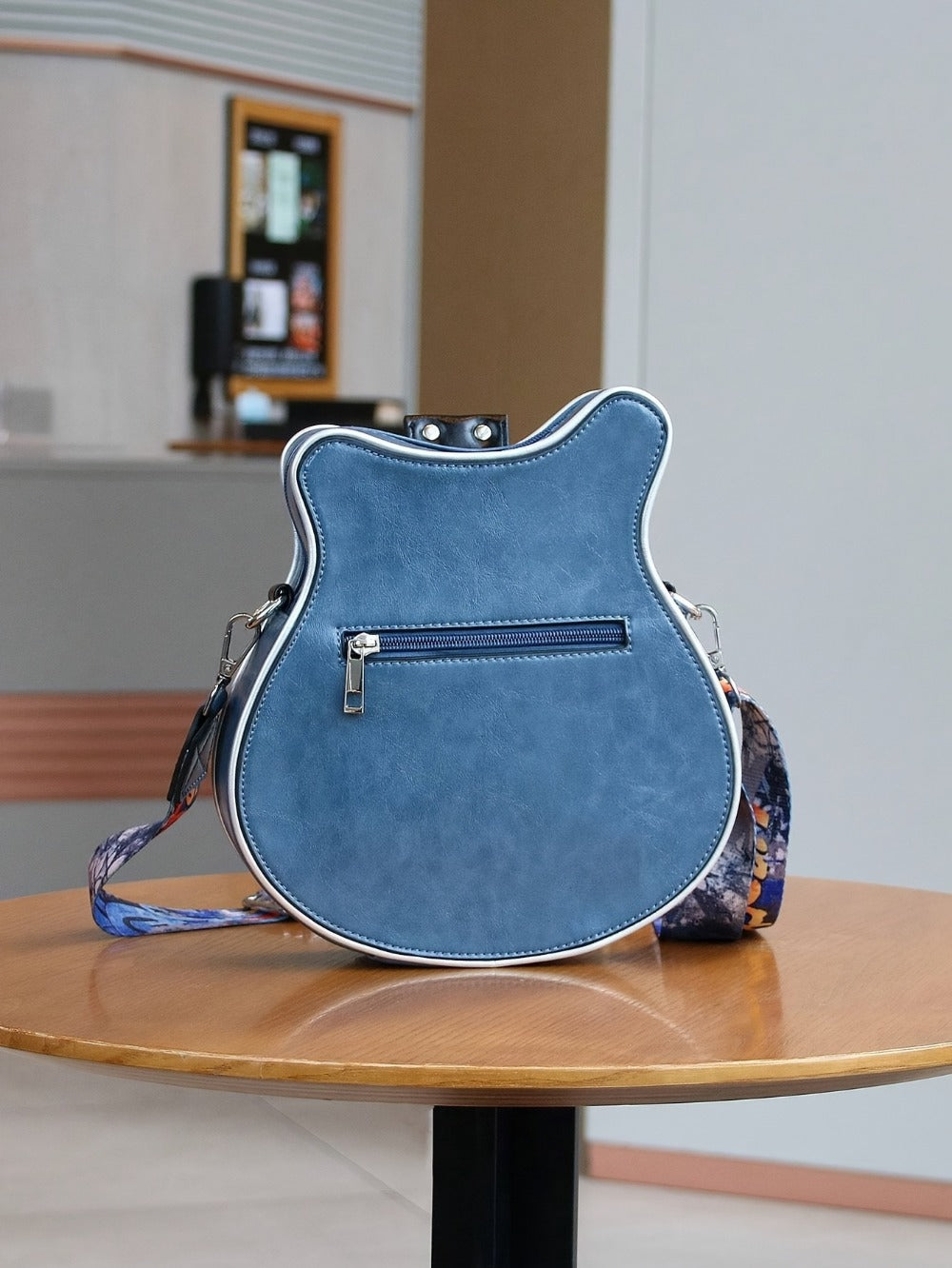 Crossbody Bag – Guitar Shaped Y2k Chain Rivet – detail view 36