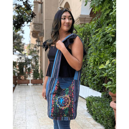 Crossbody Bag for Women – Handmade Cotton Yin Yang Hobo – detail view 9